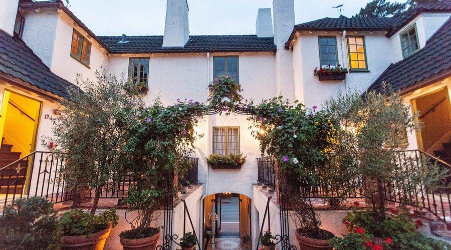 The courtyard at L’Auberge Carmel